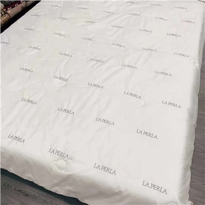 LA* PERLA, одеяло и подушки, подробнее в описание