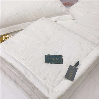 Постельное белье с одеялом, размеры и состав в описание